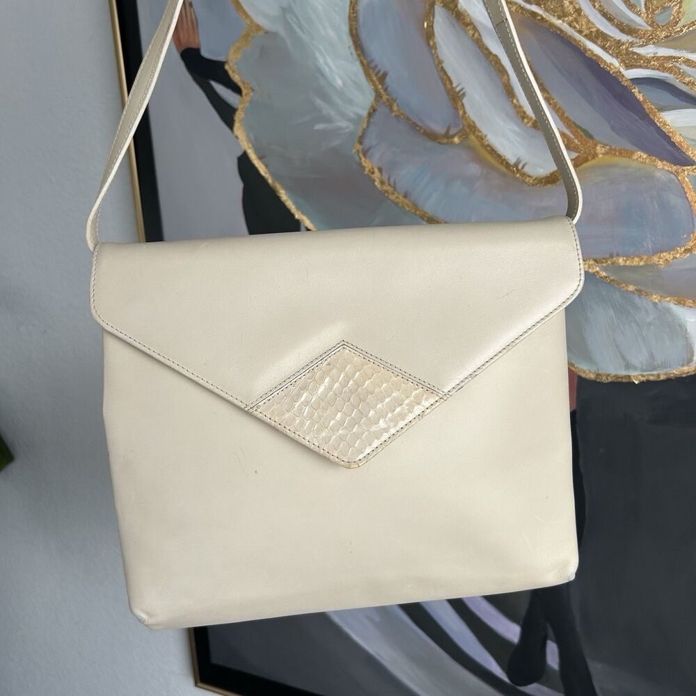 Salvatore Ferragamo Vintage Leather Shoulder Bag Crème Italy
